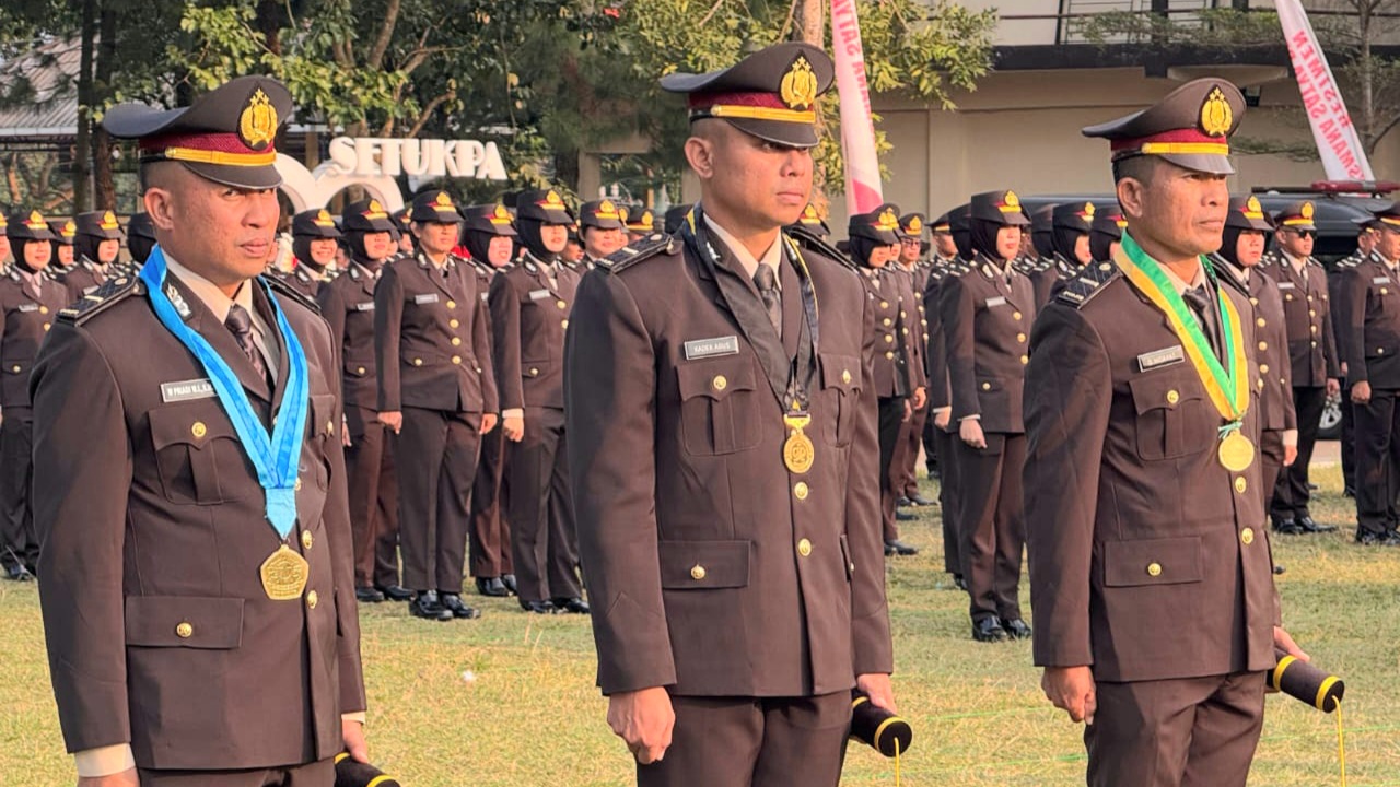 Tiga Personel Polda Sultra Sabet Penghargaan di Pelantikan SIP Angkatan 53
