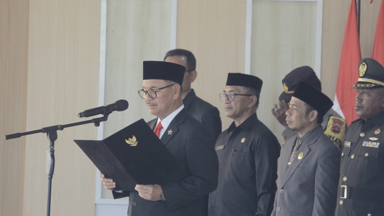 Bupati Surunuddin Resmi Kukuhkan 75 Paskibraka HUT ke-79 RI