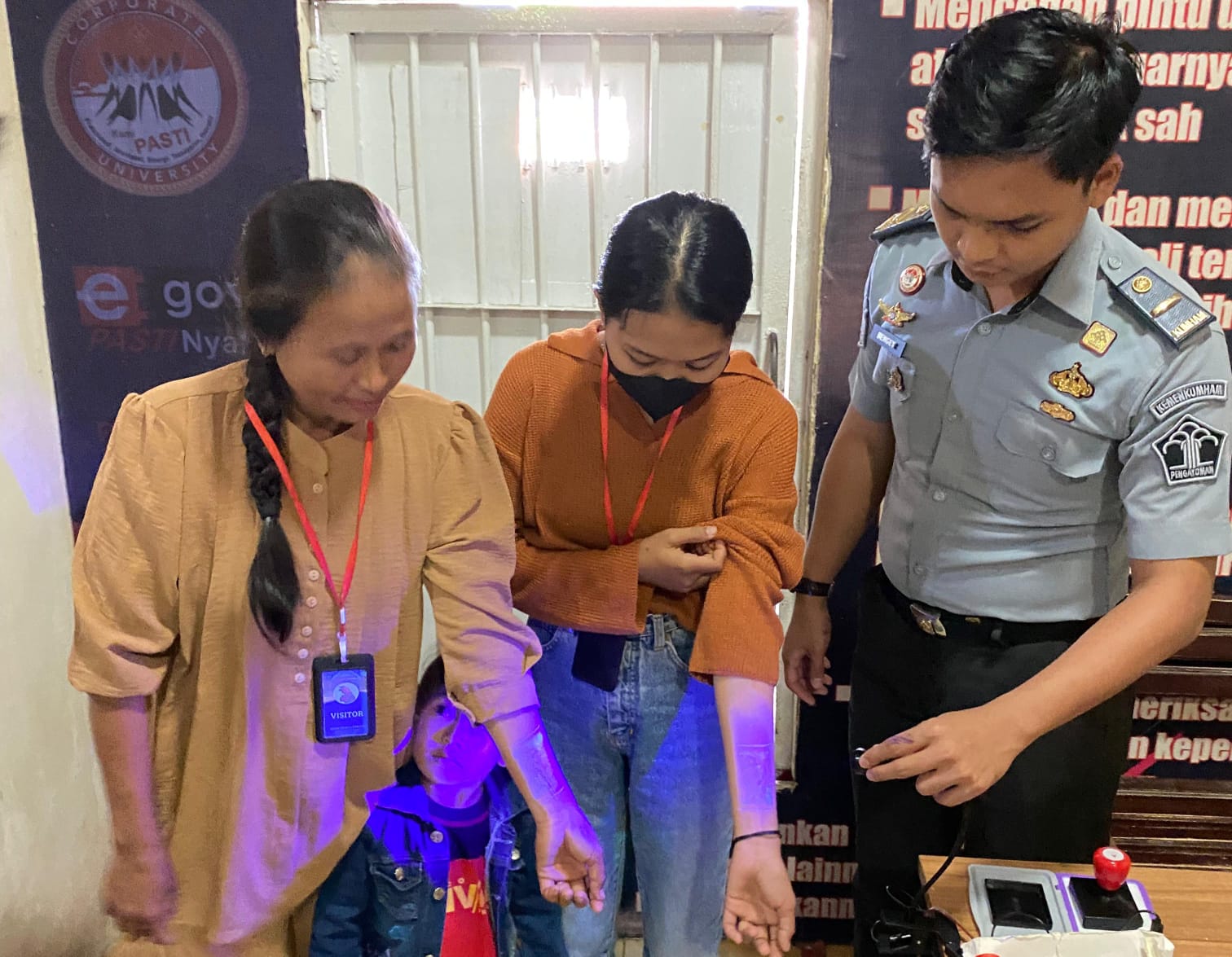 CPNS Rutan Unaaha Temukan Inovasi UV Stamp Pengunjung WBP