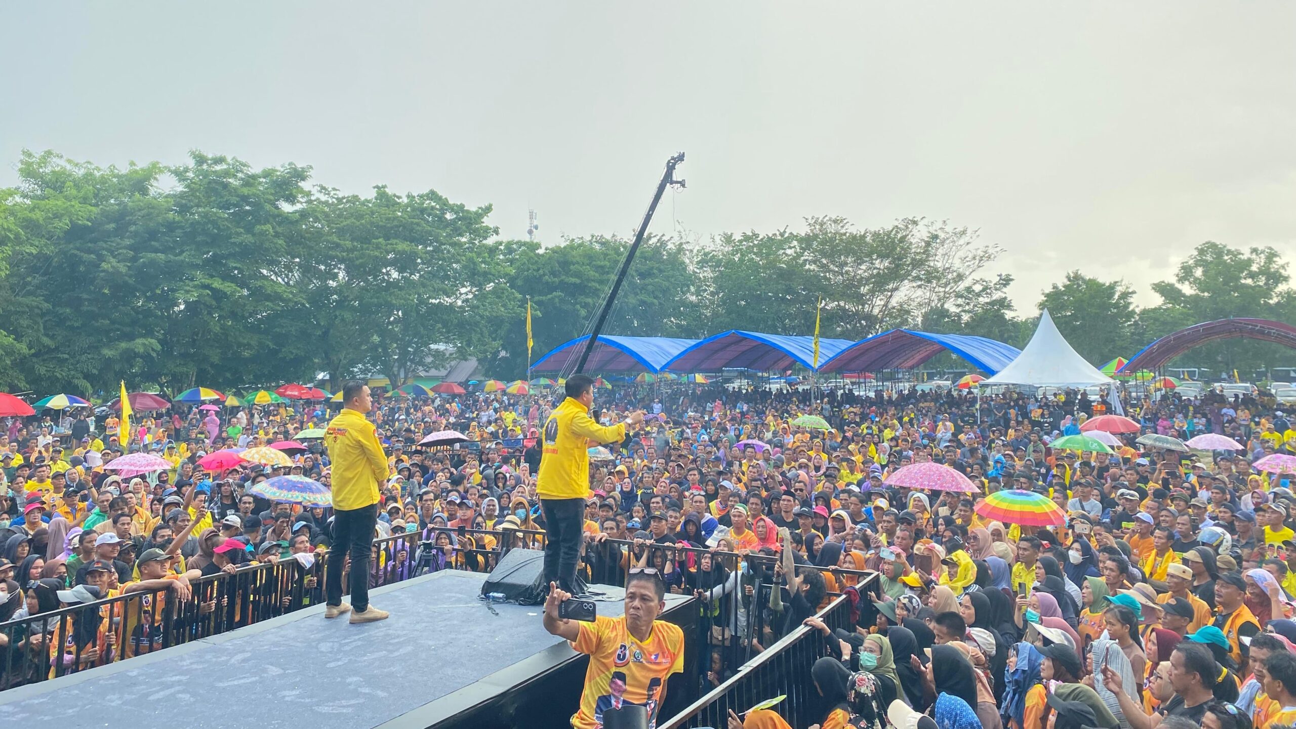 Puluhan Ribu Pendukung Tumpah Ruah Hadiri Kampanye Akbar Irham-Wahyu