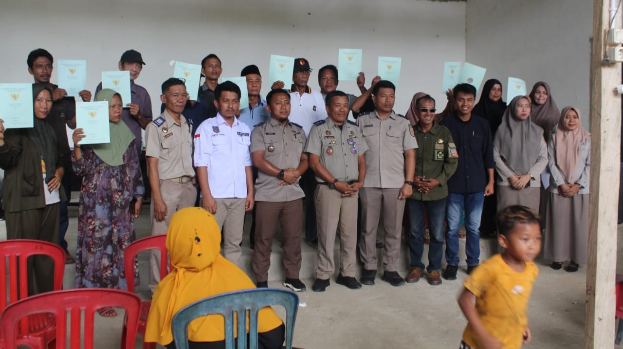Senyum Bahagia, Ratusan Warga Puulipu Angata Terima Ratusan Sertifikat Tanah