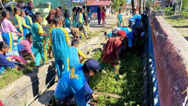 Sambut Hari Armada, TNI AL Baubau Gelar Karya Bakti di Sekolah Dasar Terluar