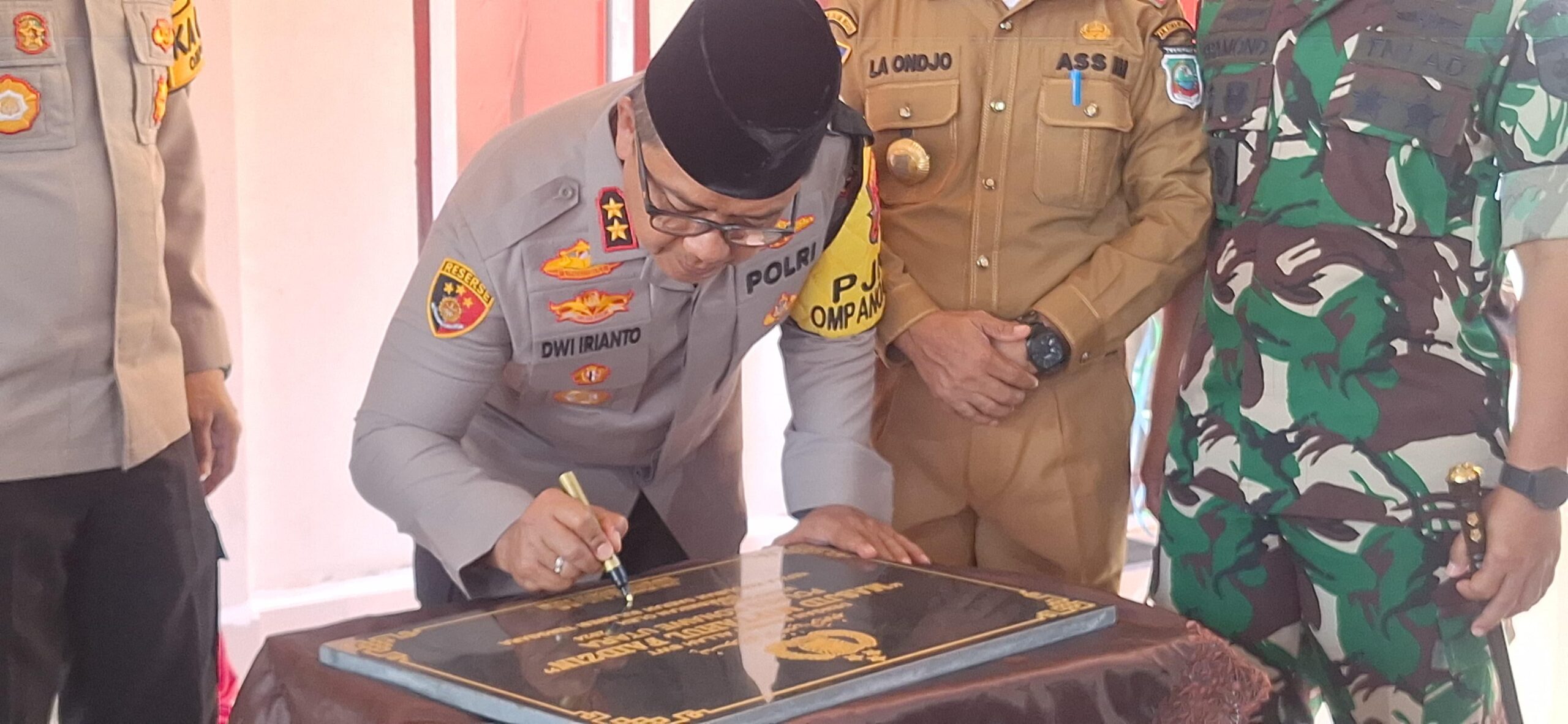 Pererat Silaturahmi dengan Masyarakat, Kapolda Sultra Resmikan Masjid Polres Konawe Utara