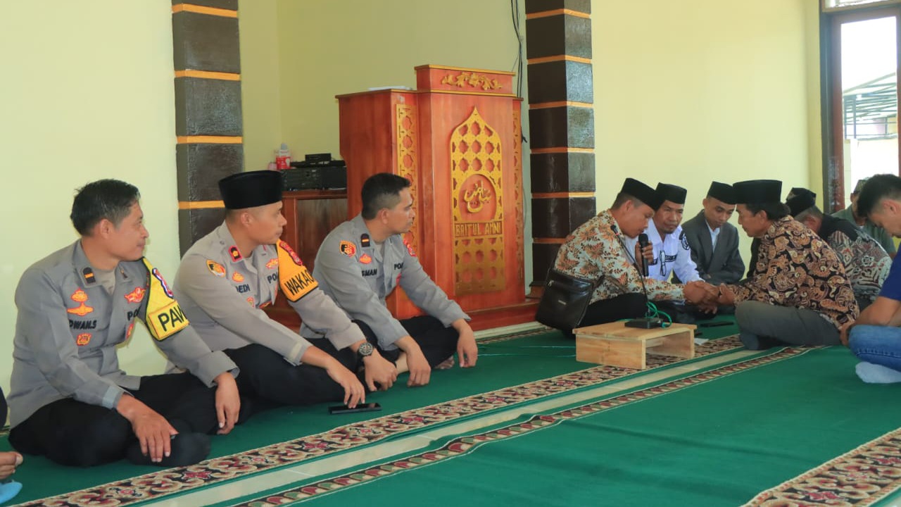 Tahanan Narkoba Nikahi Pujaan Hati di Masjid Baitul Amni Polres Konawe Selatan