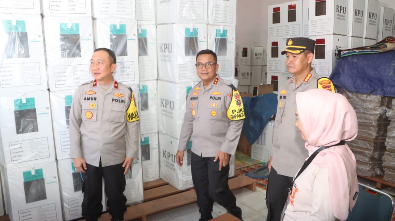 Kapolda Sultra Cek Logistik Pilkada 2024 di KPU Kota Kendari