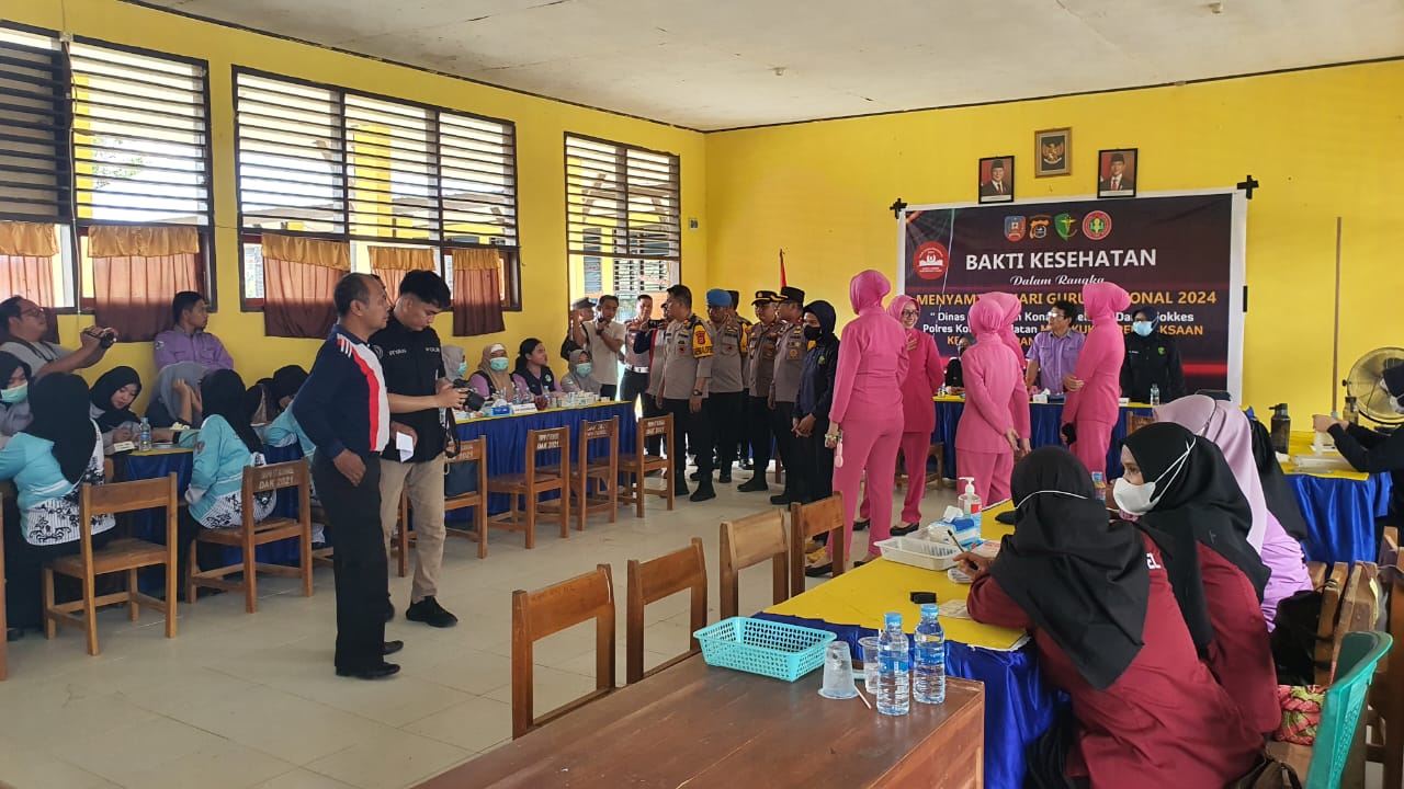 Sambut Hari Guru, Polres Konawe Selatan Gelar Bakti Kesehatan Gratis Libatkan Ratusan Guru