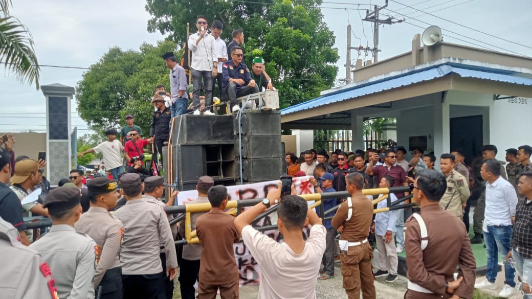 Massa Aksi Desak Kejari Konawe Selatan Usut Tuntas Dugaan Korupsi Dana Hibah KONI