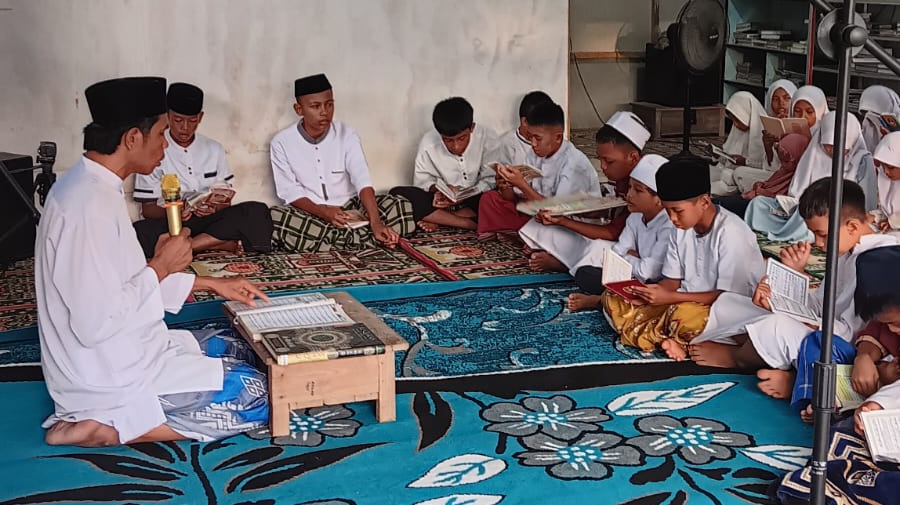 Kisah Inspiratif, Seorang Polisi Jadi Guru Ngaji di Konawe Selatan