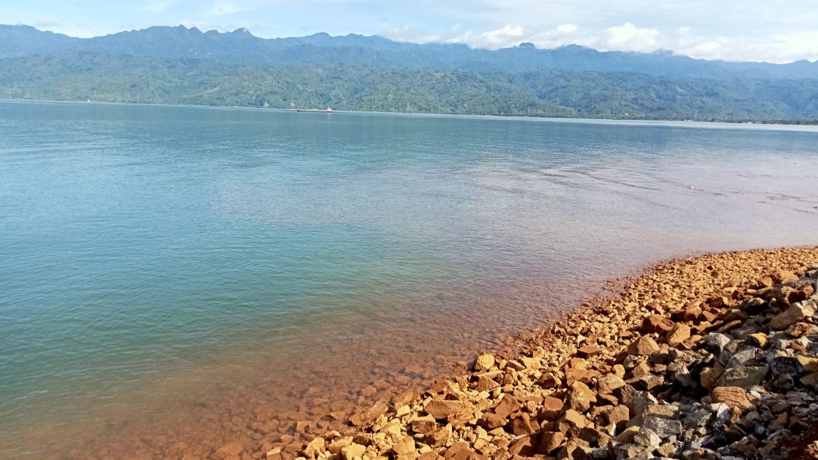 Respons Keluhan Warga, PT WIL Benahi Tanggul Bocor