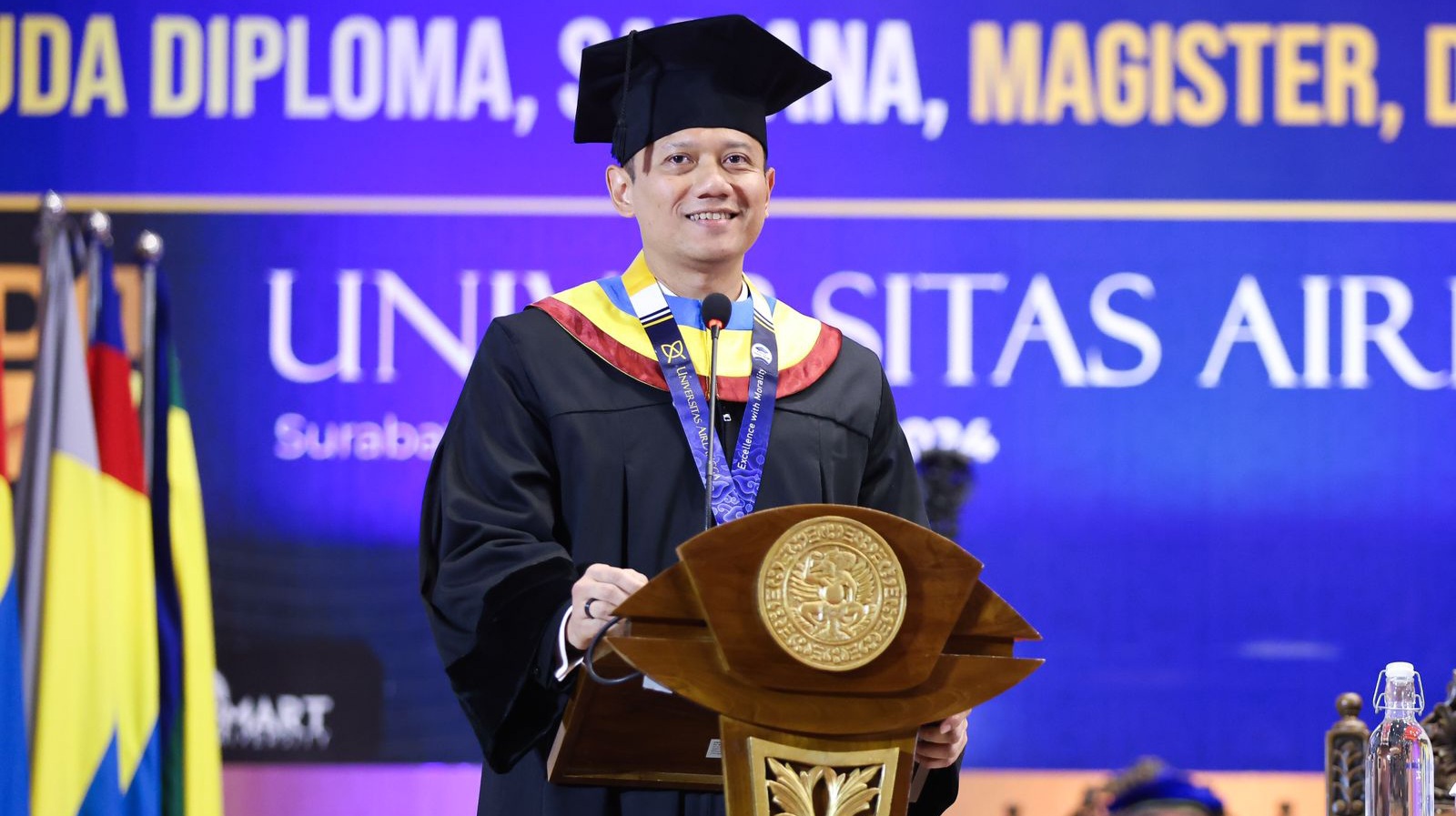 Wisudawan Terbaik Unair, Menko AHY Serukan Kolaborasi Bangun Indonesia Maju