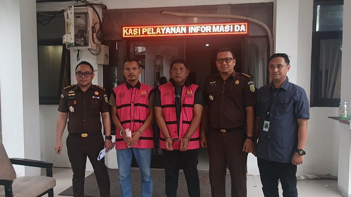 Penuntut Umum Kejati Sultra Terima Penyerahan Dua Tersangka Tindak Pidana Cukai Rokok