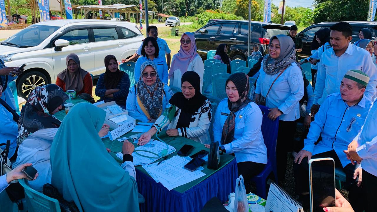 Dekatkan Layanan Pada Masyarakat, DP2KB Konsel Gelar Pelayanan KB dan Kespro di Pasar Tradisional