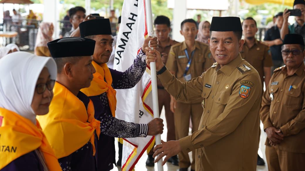 Lepas 73 Calon Haji Asal Konawe Selatan, Bupat Irham Titip Doa untuk Daerah