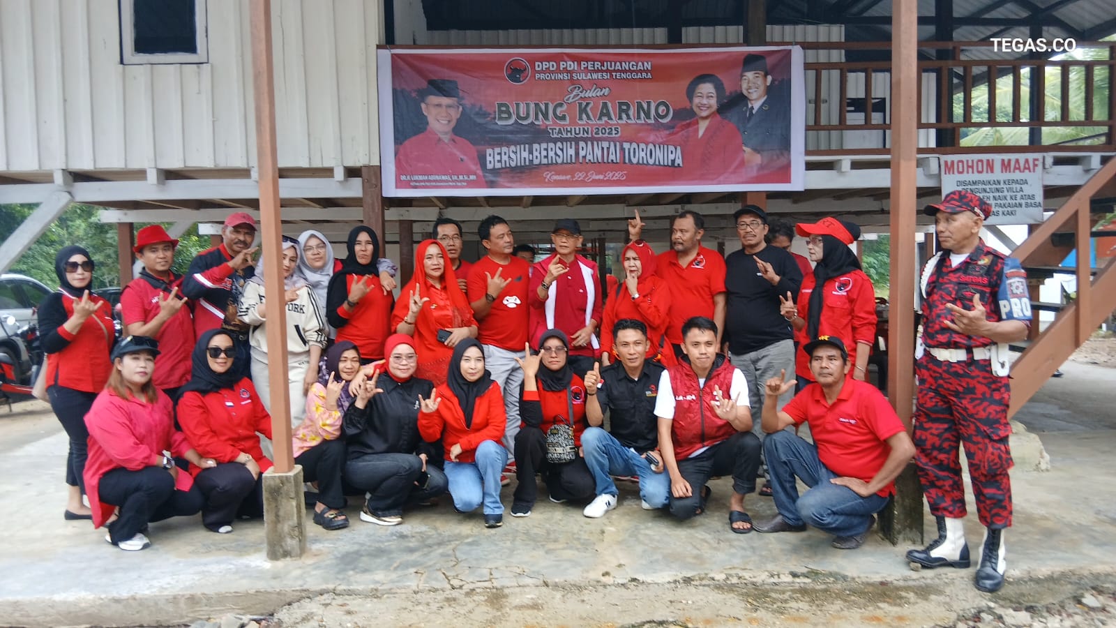 Bulan Bung Karno 2025, PDIP Sultra Bersama DPC Kota Kendari Gelar Aksi Bersih Pantai