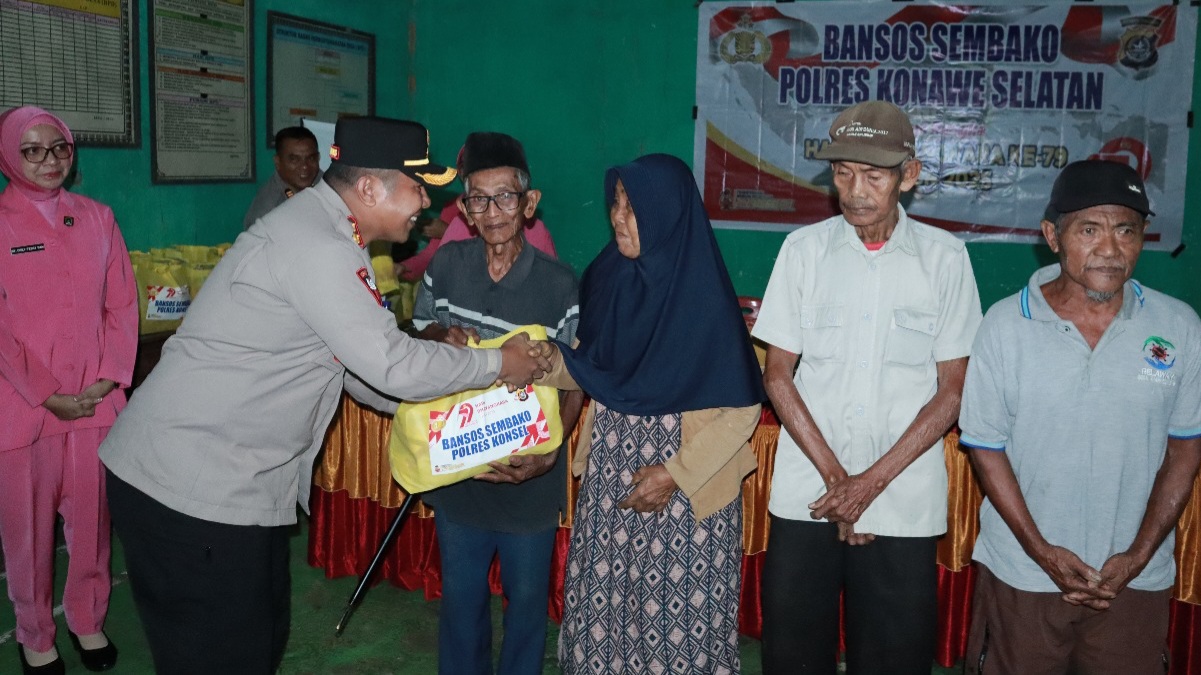 Peringati Hari Bhayangkara 2025, Polres Konawe Selatan Bagikan 670 Paket Sembako Kepada Warga Kurang Mampu
