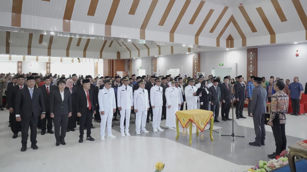 Irham-Wahyu Gelar Rotasi Perdana, Ratusan Pejabat Eselon III & IV Pemkab Konawe Selatan Diambil Sumpahnya