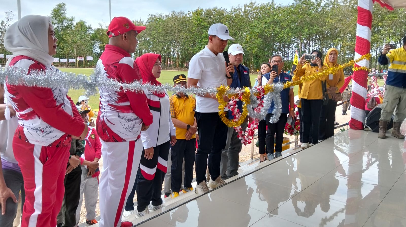 PT Ifishdeco Sumbang Tribun Lapangan Mbatono Tinanggea, Bupati Irham: Wujud Dukungan Kemajuan Olahraga Konawe Selatan