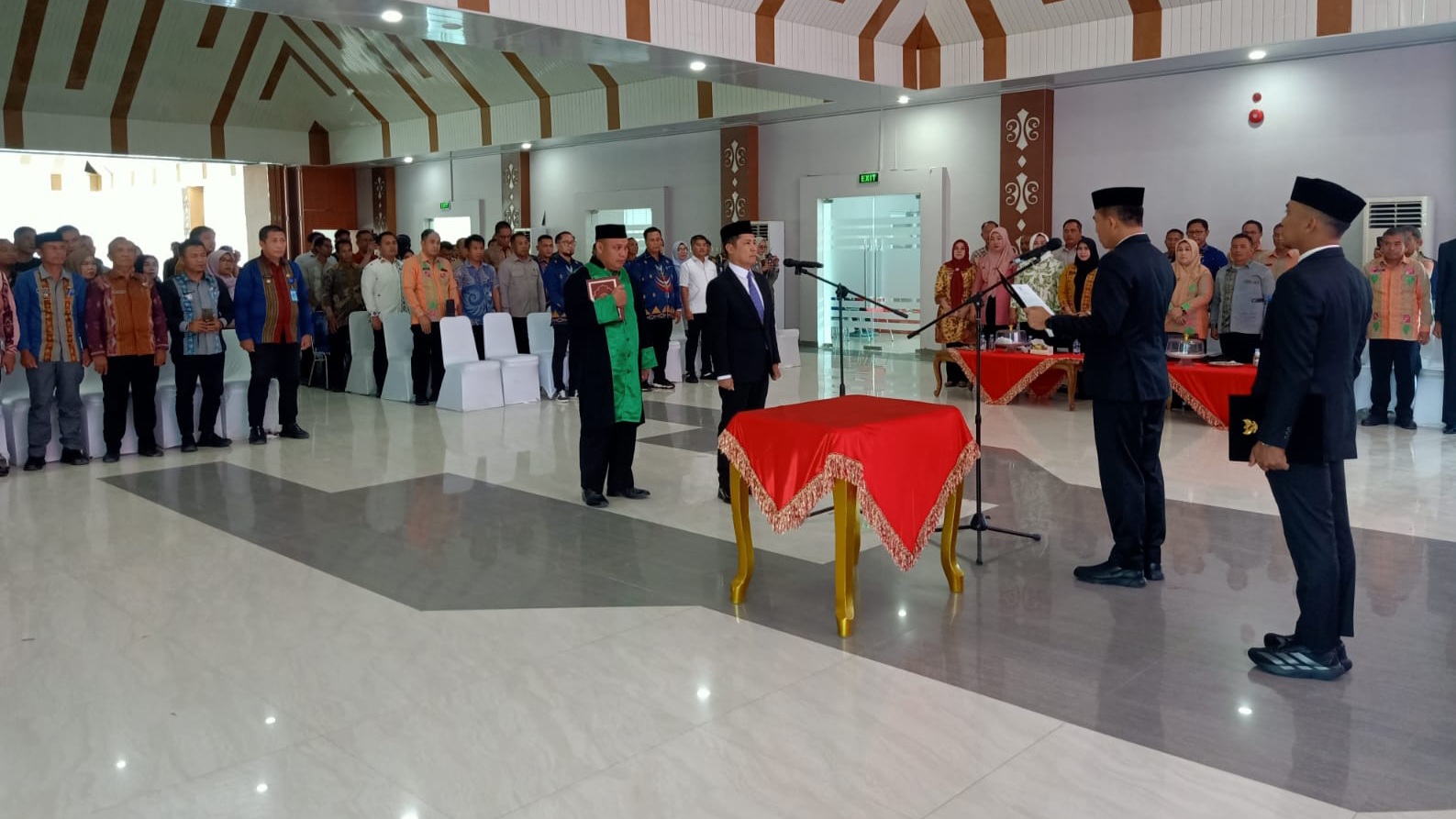 Resmi Berganti, Bupati Konsel Lantik Ichsan Porosi sebagai PJ Sekda Gantikan ST Chadidjah