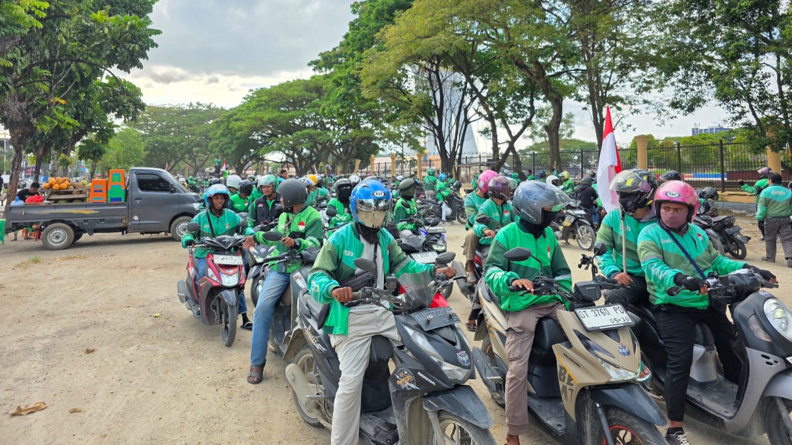 Solidaritas untuk Affan Kurniawan, Ratusan Ojol Kendari Turun ke Jalan