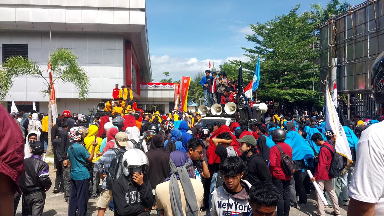 Massa dari Berbagai Elemen Mahasiswa Sultra Tolak Tunjangan DPR, Dorong UU Perampasan Aset dan Reformasi Polri