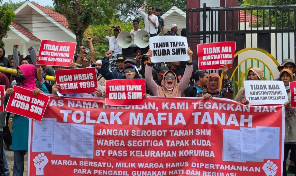 Ratusan Warga Tapak Kuda Geruduk PN Kendari Tolak Eksekusi Lahan, HGU Kopperson Berakhir 1999