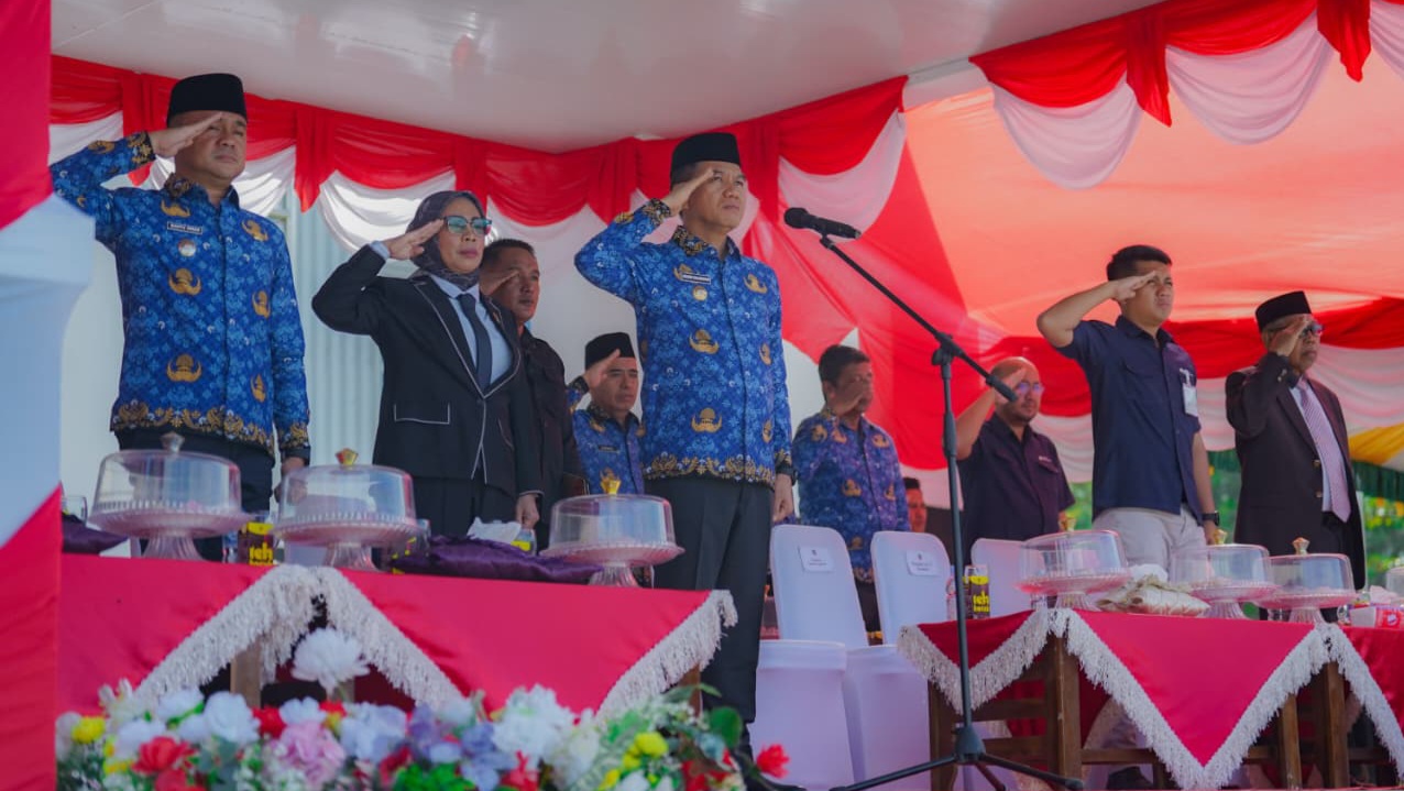 Momen Hari Sumpah Pemuda 2025, Bupati Irham Kalenggo Serahkan Santunan Kematian BPJS Ketenagakerjaan Momen Hari Sumpah Pemuda 2025, Bupati Irham Kalenggo Serahkan Santunan Kematian BPJS Ketenagakerjaan