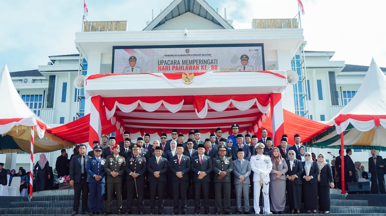 Pemkab Konsel Peringati Hari Pahlawan 2025: Bagikan Bantuan Hibah dan Penghargaan Tenaga Kesehatan Teladan