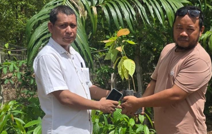 PT Hoffmen Energi Perkasa Salurkan Bantuan Bibit Kakao pada Kelompok Tani di Konsel