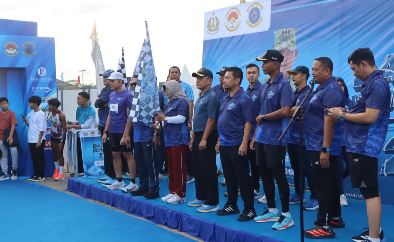 Perkuat Sinergi TNI AL dan Masyarakat, Danlanal Kendari Run 2025 Semarakkan HUT Armada RI ke-80