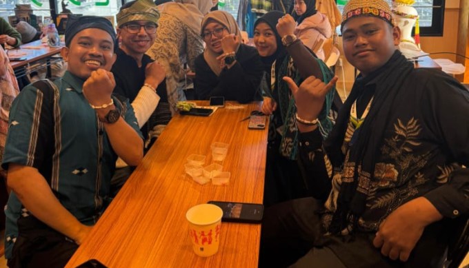 Zulyamin Kimo Pamerkan Tenun Kamoohu Buton Tengah di Jepang