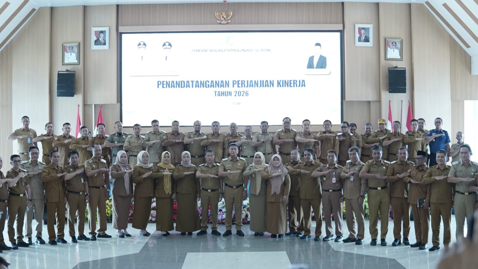 Komitmen Pelayanan Publik, Bupati Konsel Pimpin Penandatanganan Perjanjian Kinerja 2026