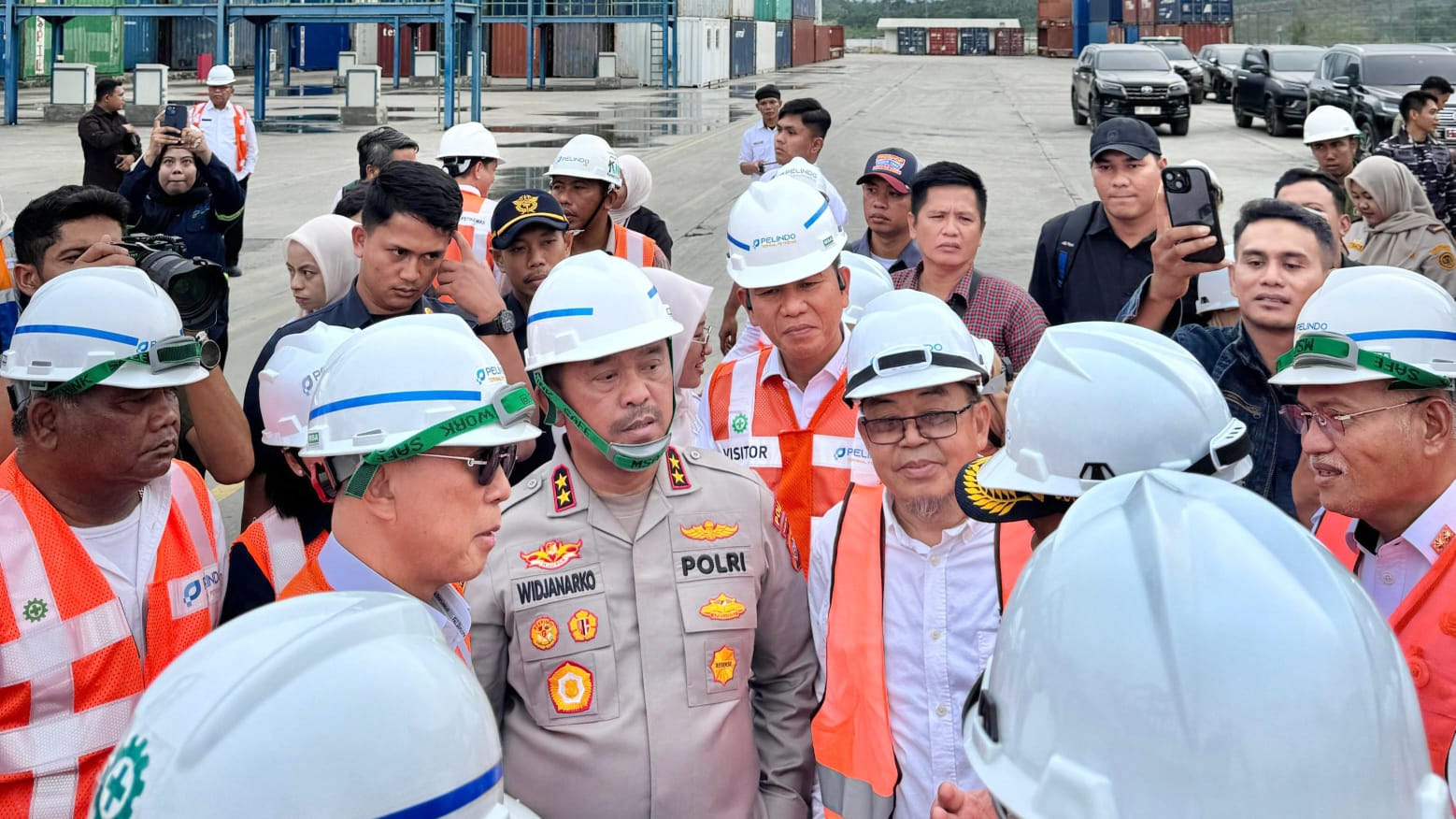 Hadiri Launching Direct Ekspor Perdana Sultra–China, Bupati Irham Kalenggo Siap Dukung Pengembangan Ekspor Daerah