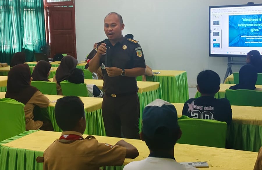 Jaksa Masuk Sekolah, Kejati Sultra Tanamkan Kesadaran Hukum dan Anti Bullying di SMPN 2 Kendari