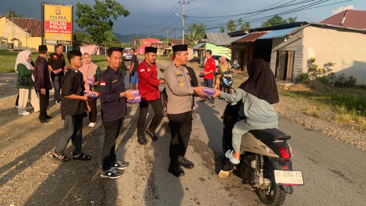 Pererat Silaturahmi Ramadan 2026, Polres Konsel Bagikan Ratusan Paket Takjil dan Bukber Bersama Mahasiswa dan Ormas