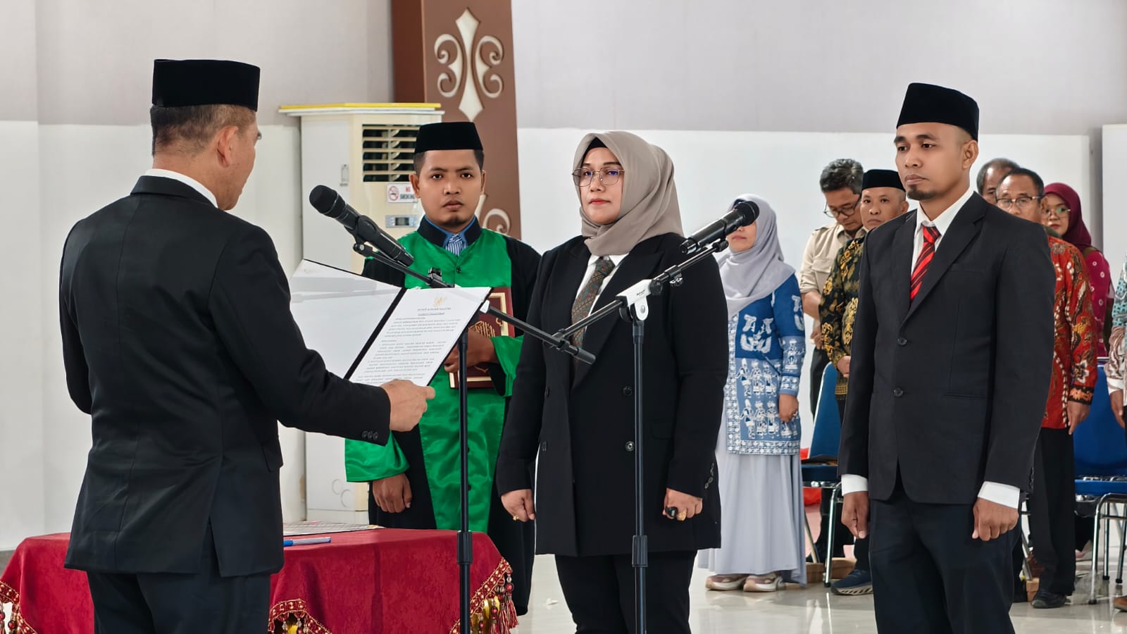 Yusnan Resmi Jabat Dirut dan Dr Sulvarianti Tamburaka Sebagai Dewas Perumda Wawowonua Konsel Periode 2026-2031