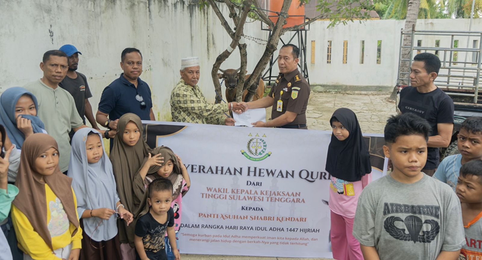 Kejati Sultra Salurkan Hewan Kurban Iduladha 1447 Hijriah di Dua Panti Asuhan