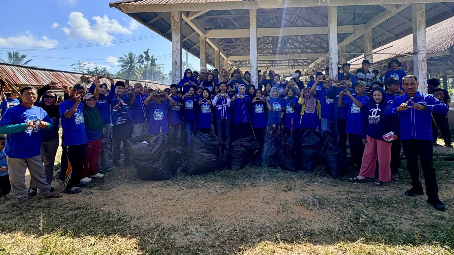 Gerakan Langit Biru Indonesia Asri HUT ke-25, Demokrat Konsel Gelar Aksi Bersih Pasar dan Rumah Ibadah