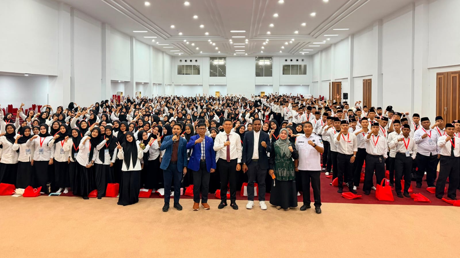 Bupati Irham Kalenggo Bekali Mahasiswa Baru UIN Kendari Integritas dan Motivasi