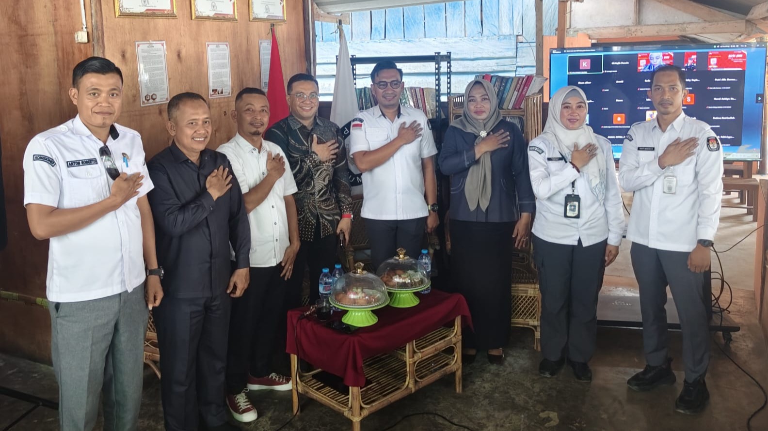 KPU Konsel Bedah Buku “Jalan Panjang Menuju Kursi Pemimpin Daerah”, Perkuat Literasi Politik Publik