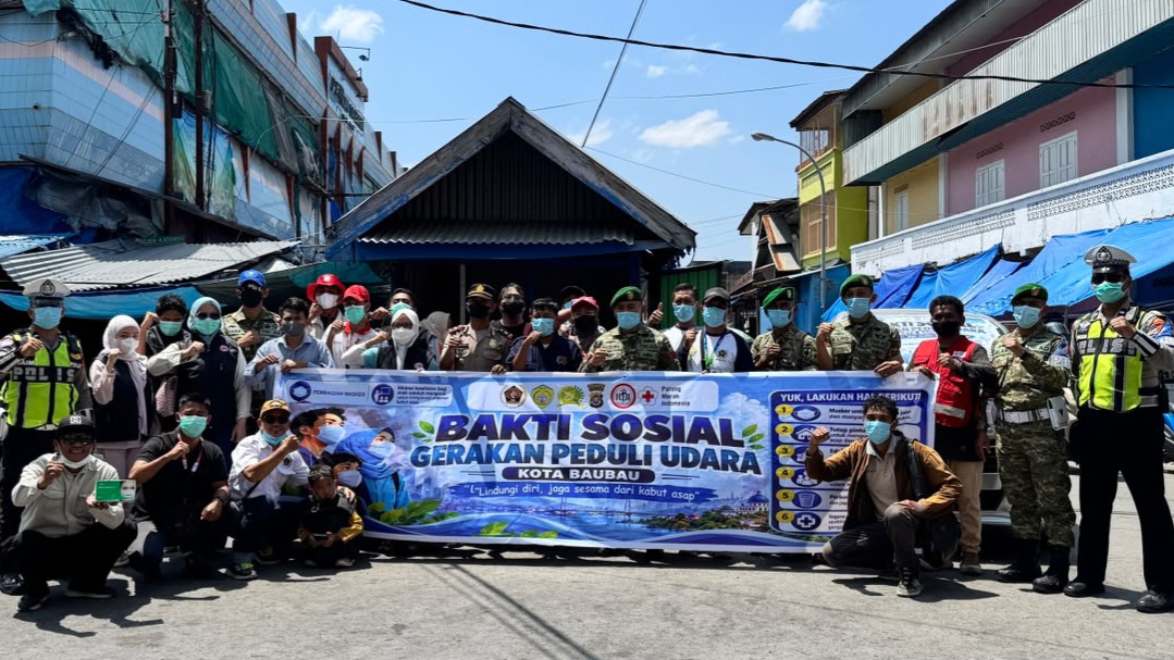 Aksi Peduli Udara, PWI Baubau Gandeng TNI-Polri dan Organisasi Kemanusiaan Bagikan 2000 Masker