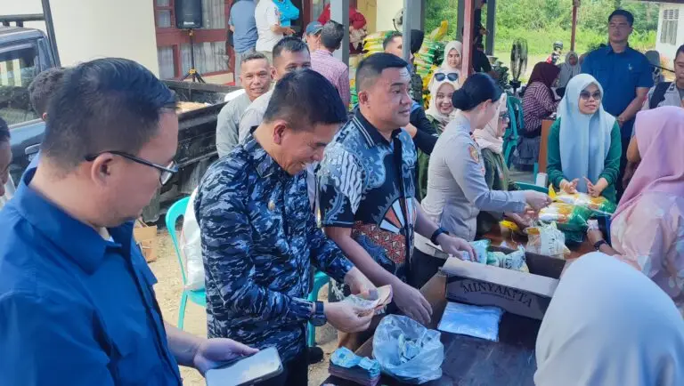 Gerakan Pangan Murah, Irham-Wahyu Turun Langsung Jual Beras di Konda