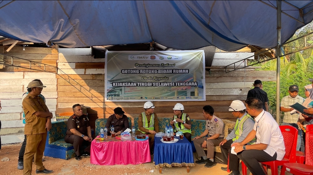 Dukung Kesejahteraan Masyarakat, Kajati Sultra Tinjau Program Bedah Rumah di Konsel