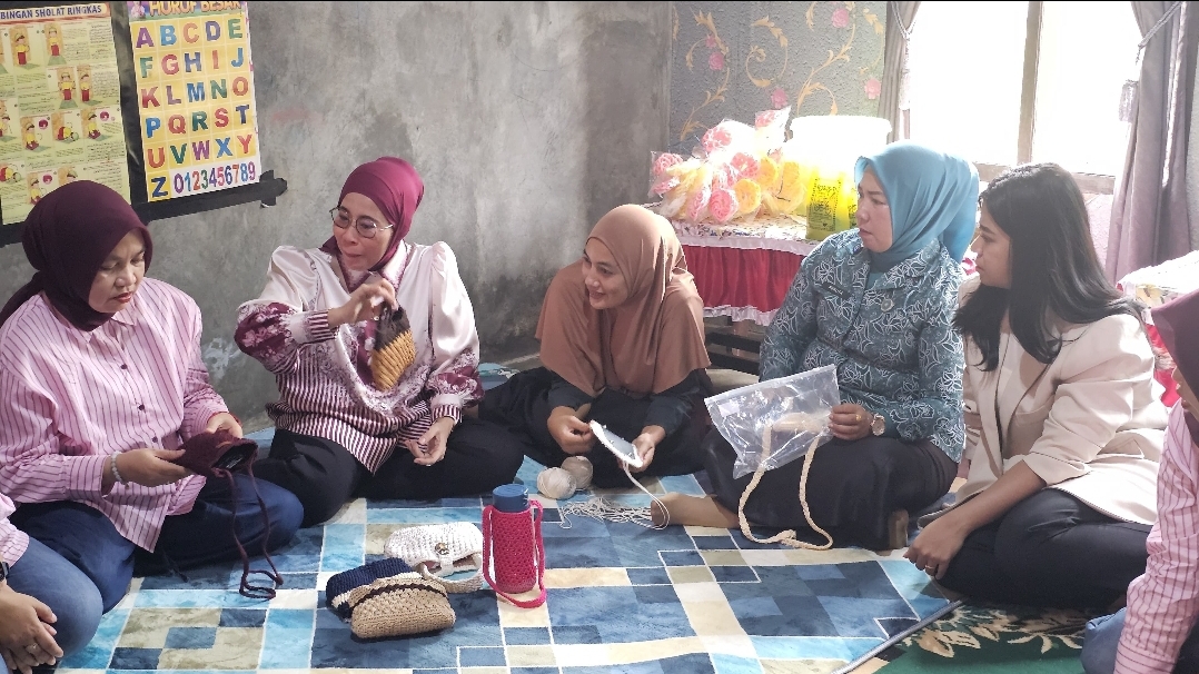 Rumah Rajut Arista Jadi Penggerak Ekonomi Kreatif dan Pemberdayaan Perempuan di Konsel
