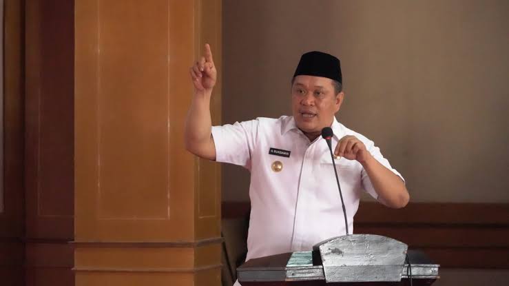 Jaga Aktivitas Tetap Produktif Saat Ramadan, Bupati Konawe Utara Teken SE Jam Kerja ASN